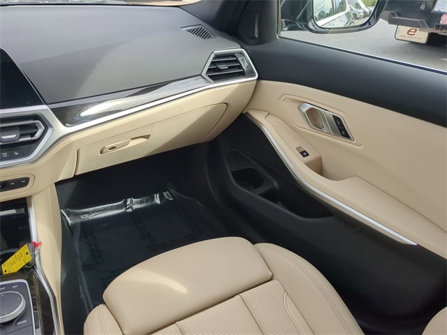 Vehicle image 13 of 33