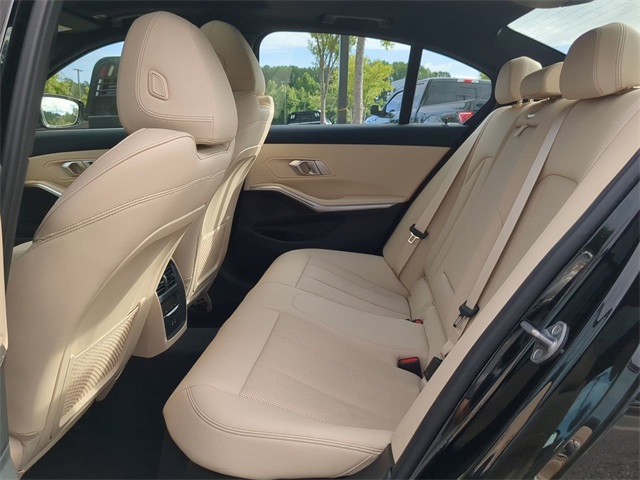 Vehicle image 10 of 33