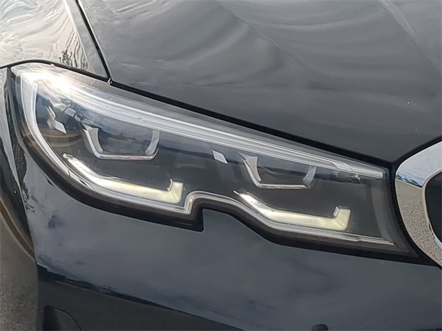 Vehicle image 26 of 33