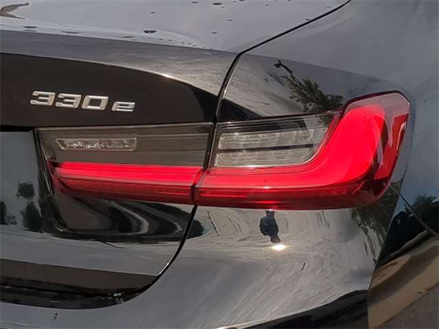 Vehicle image 31 of 33