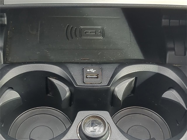 Vehicle image 27 of 33
