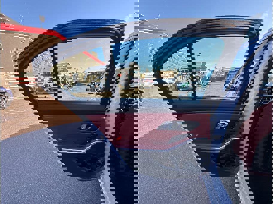 Vehicle image 20 of 38