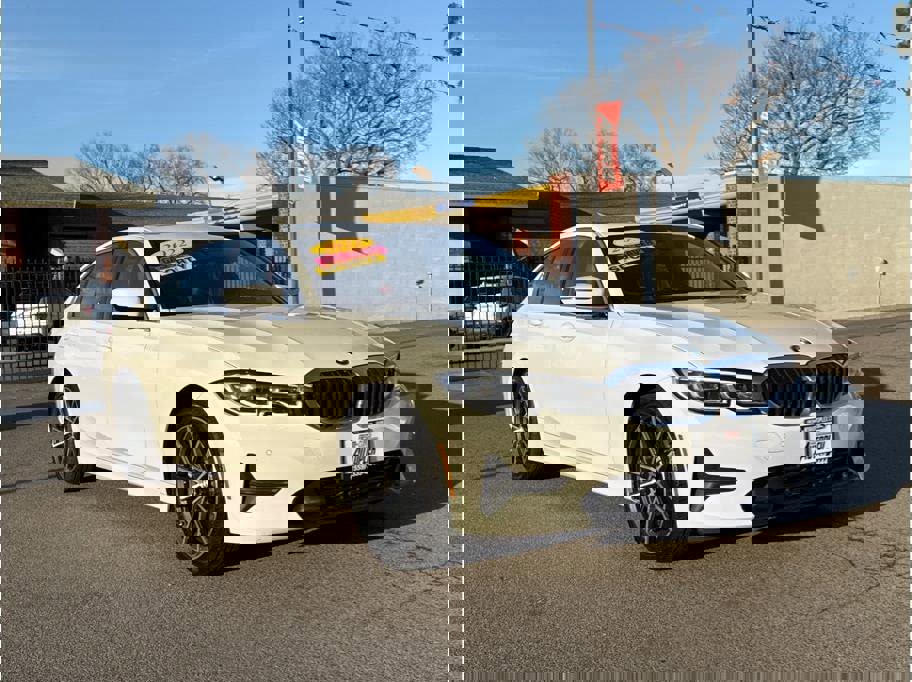 Vehicle image 3 of 38