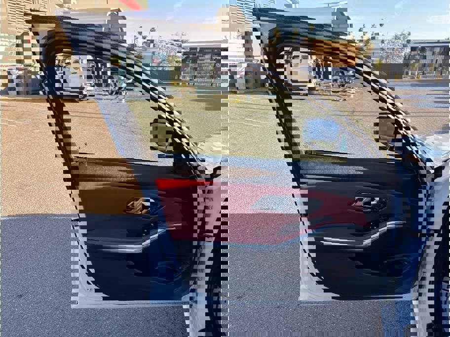 Vehicle image 22 of 38