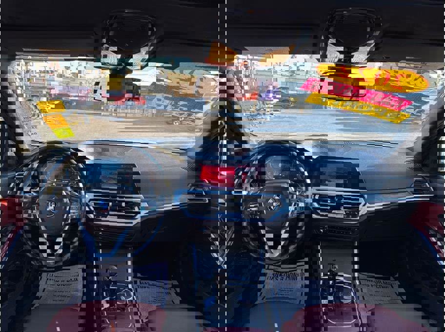 Vehicle image 21 of 38