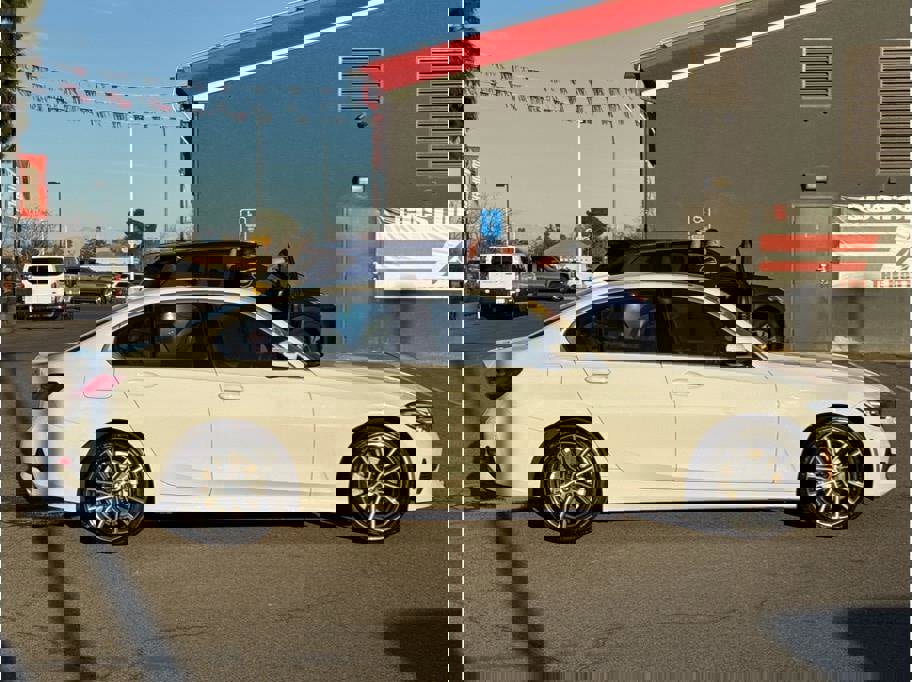 Vehicle image 4 of 38