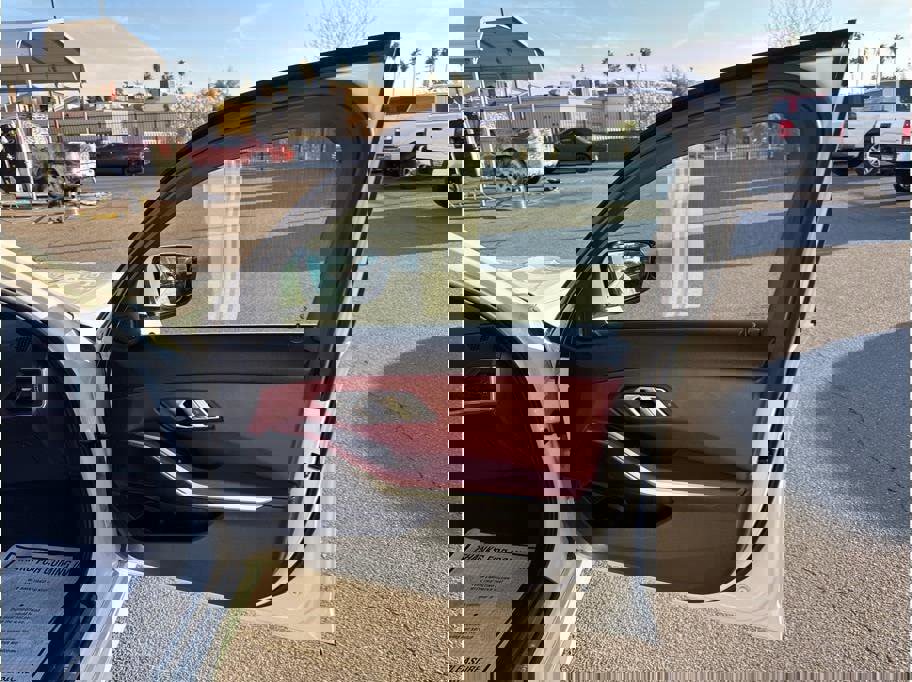 Vehicle image 14 of 38