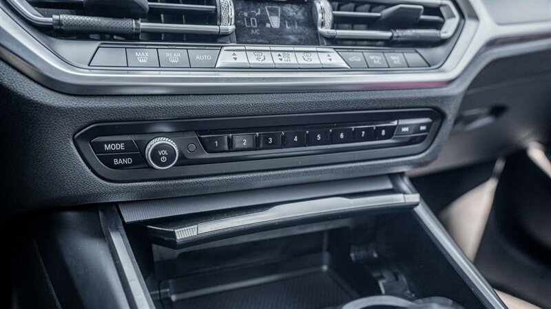 Vehicle image 32 of 41
