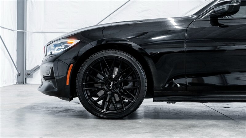 Vehicle image 14 of 41