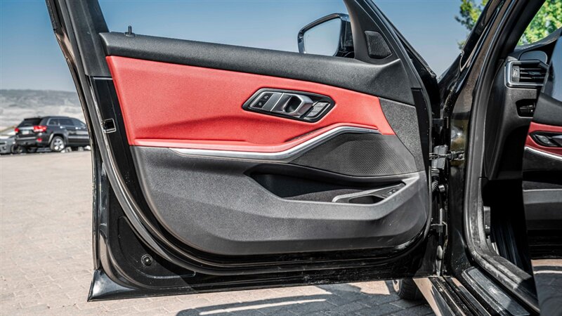 Vehicle image 21 of 41