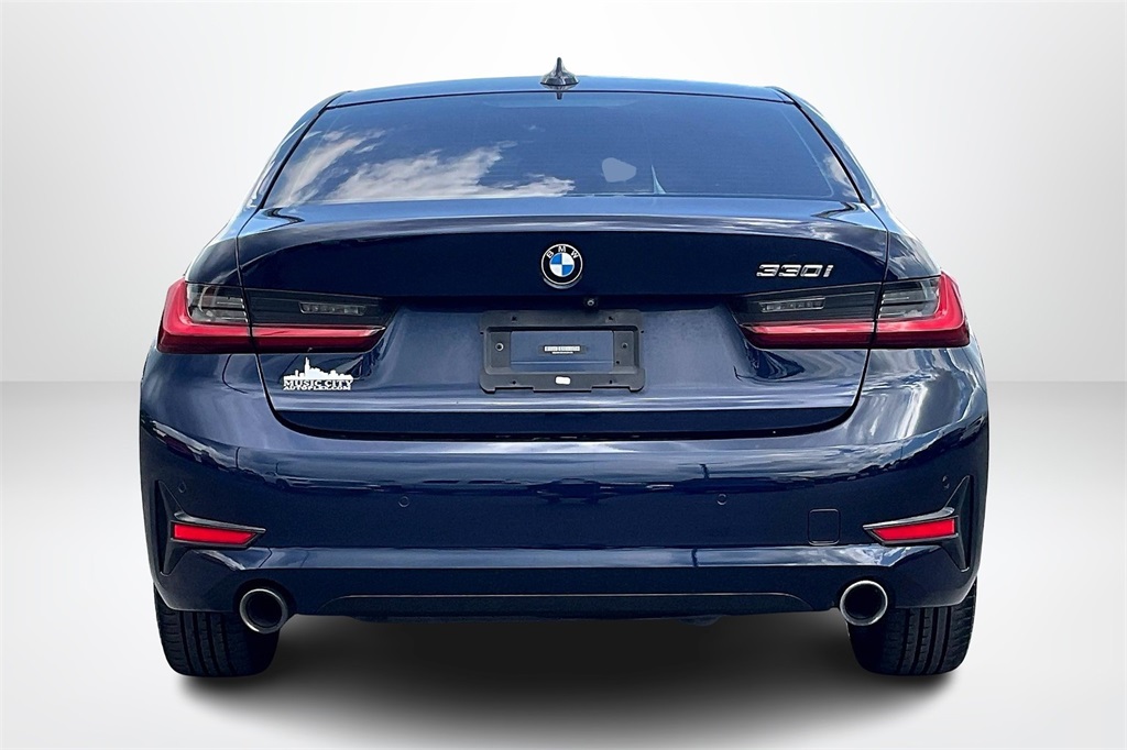 Vehicle image 6 of 32