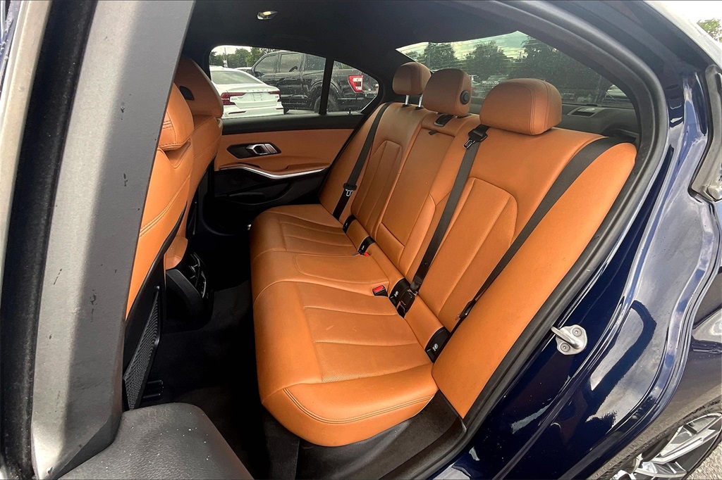 Vehicle image 20 of 32