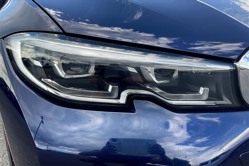 Vehicle image 29 of 32
