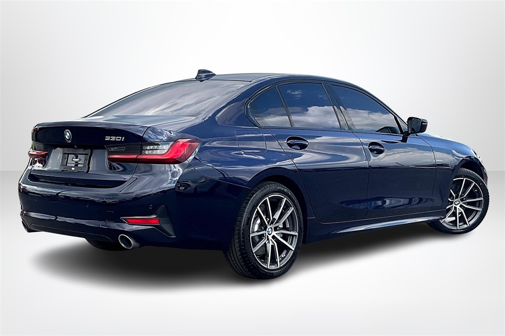 Vehicle image 5 of 32