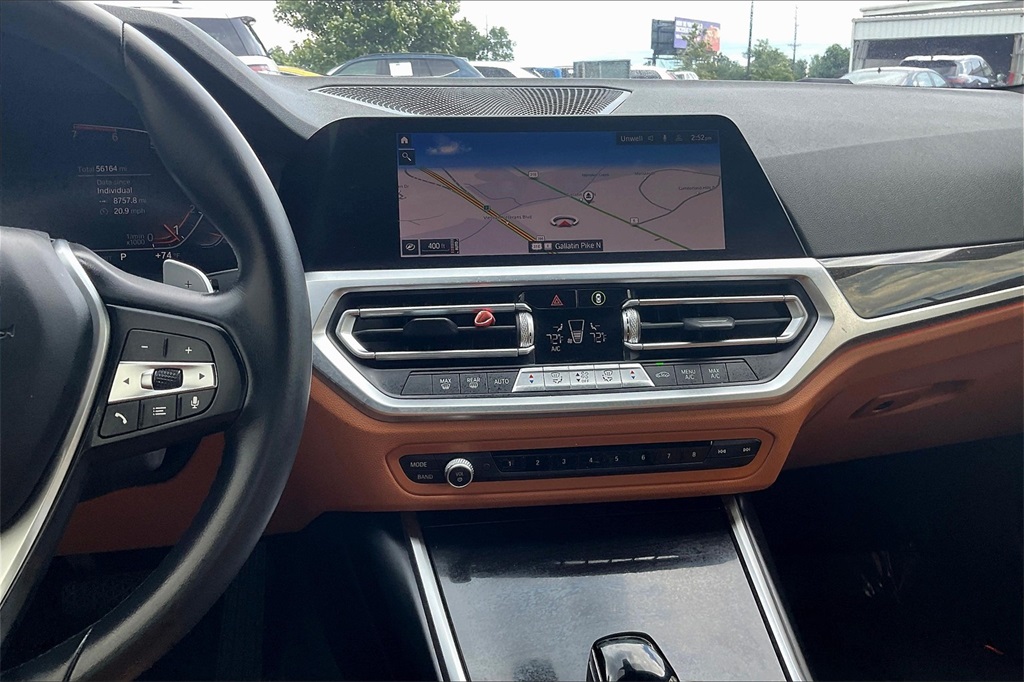 Vehicle image 10 of 32