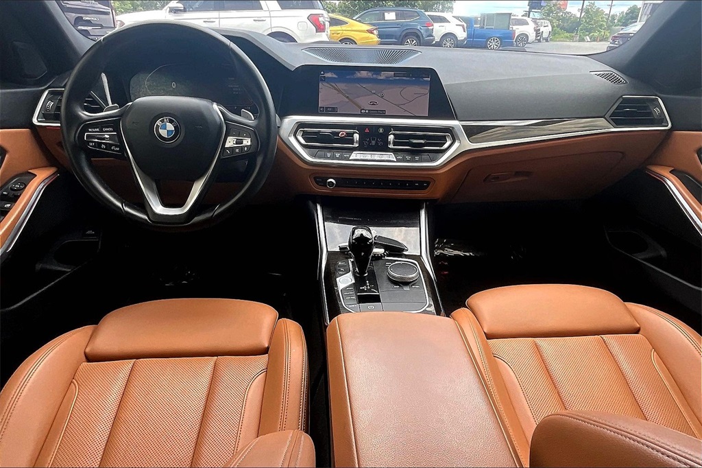 Vehicle image 8 of 32