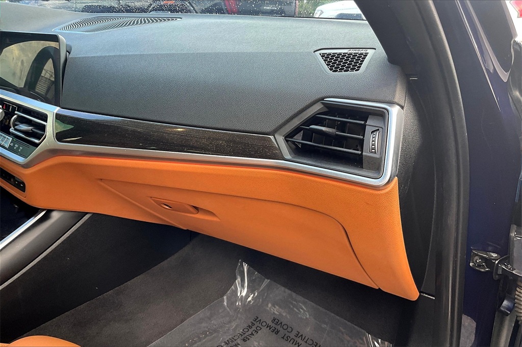 Vehicle image 24 of 32
