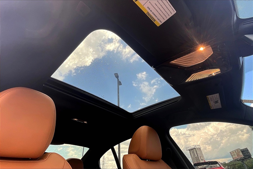 Vehicle image 25 of 32