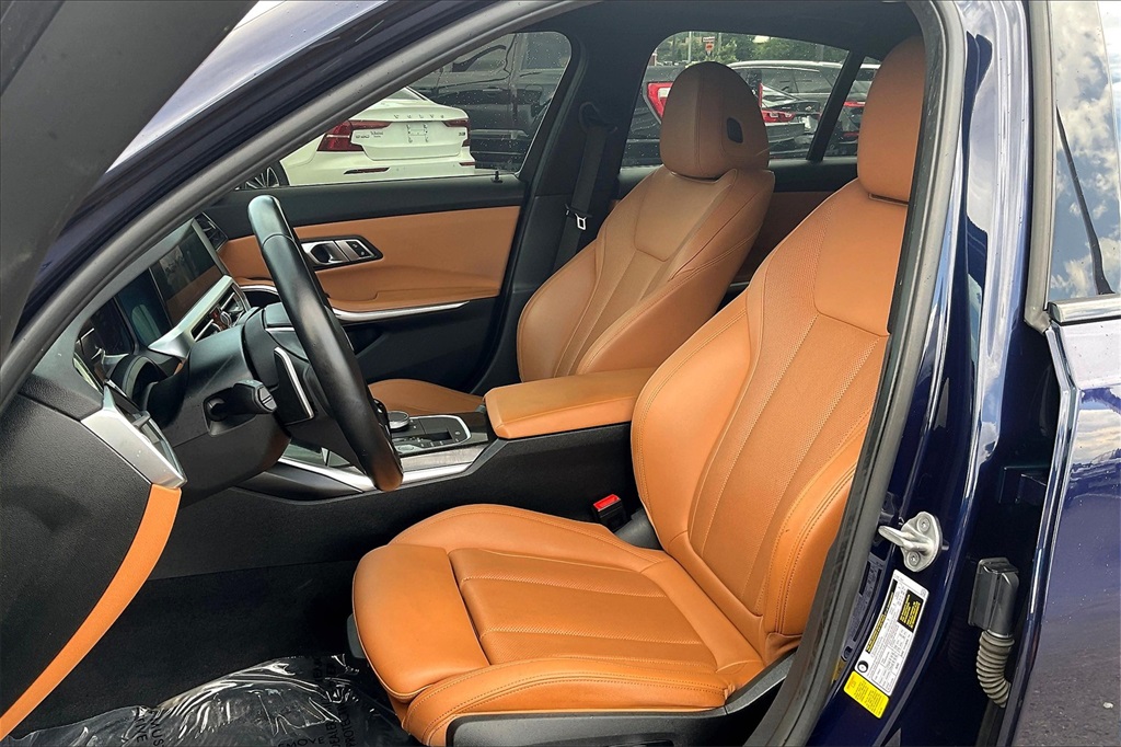 Vehicle image 19 of 32