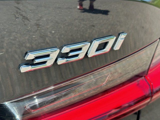 Vehicle image 34 of 40