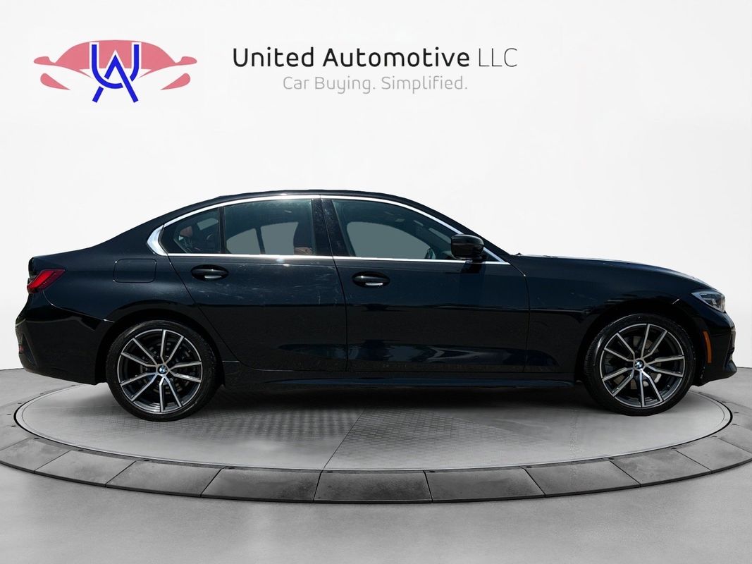 Vehicle image 4 of 40