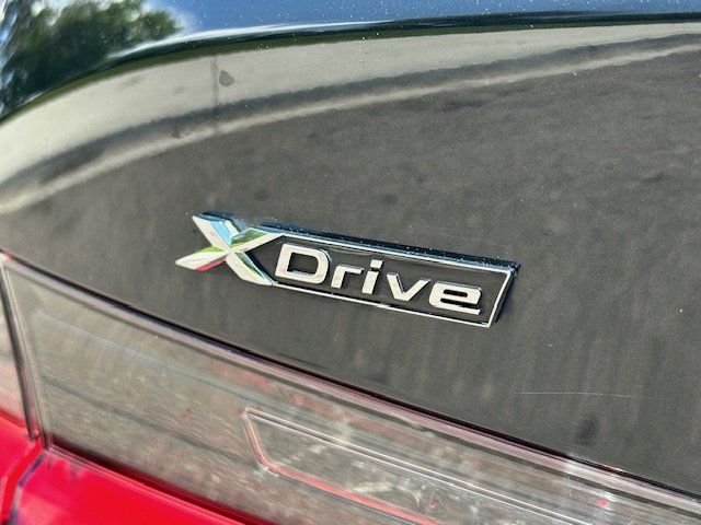 Vehicle image 33 of 40
