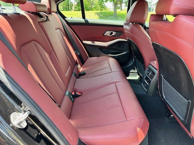 Vehicle image 13 of 40