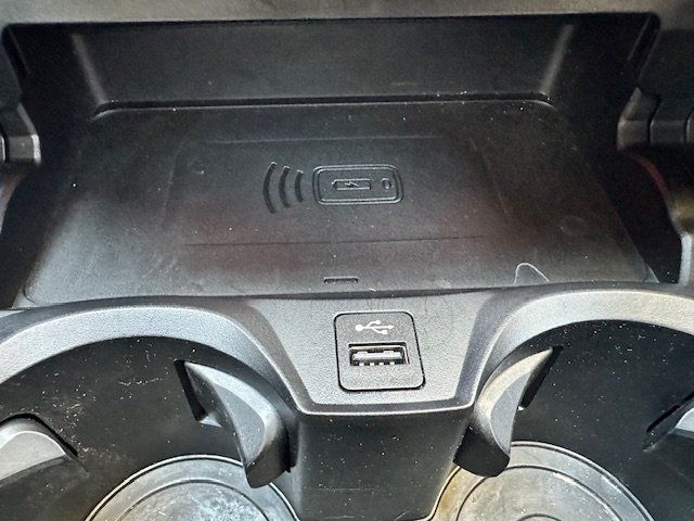 Vehicle image 31 of 40