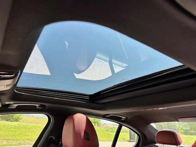 Vehicle image 24 of 40