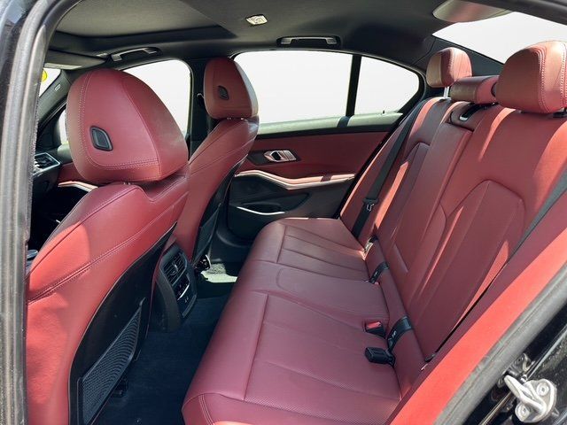 Vehicle image 10 of 40