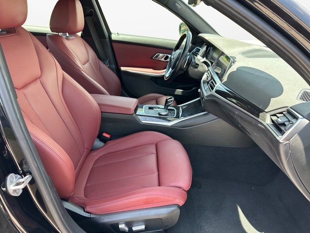 Vehicle image 12 of 40