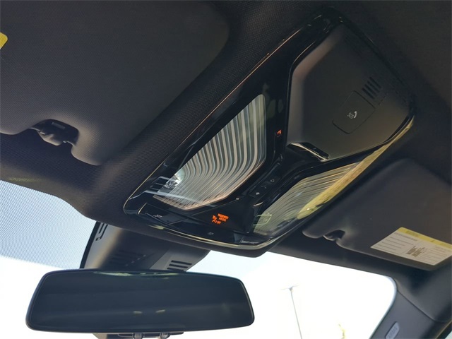 Vehicle image 27 of 31