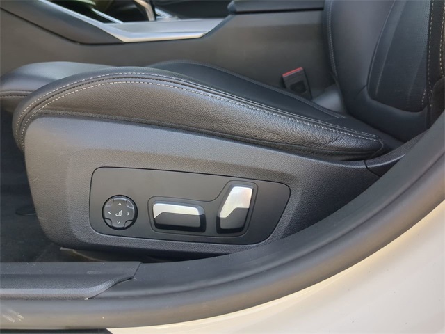 Vehicle image 26 of 31