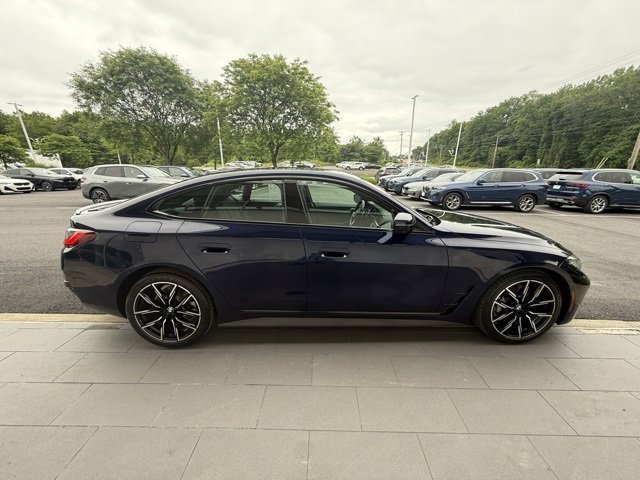 Vehicle image 4 of 14