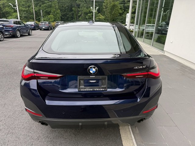 Vehicle image 9 of 14