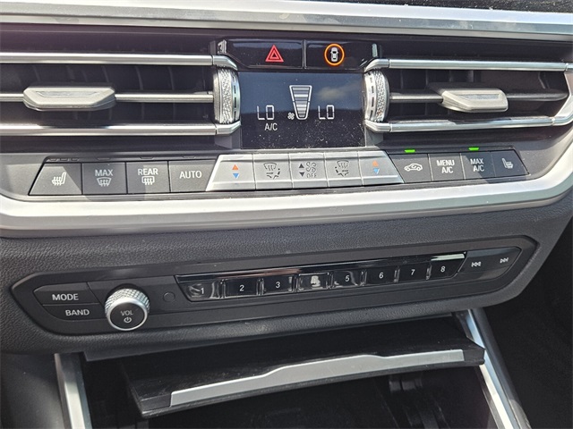 Vehicle image 18 of 30