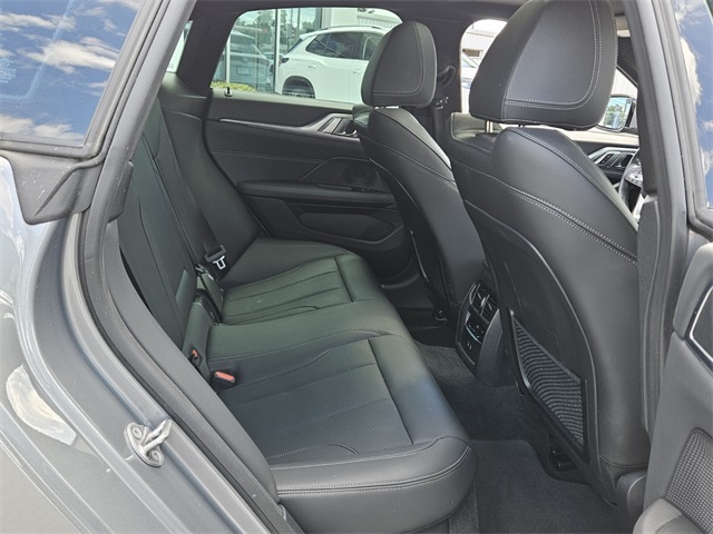 Vehicle image 11 of 30
