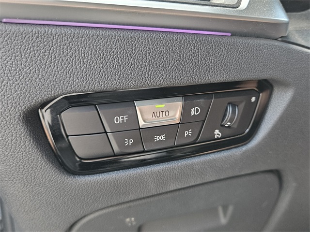Vehicle image 23 of 30