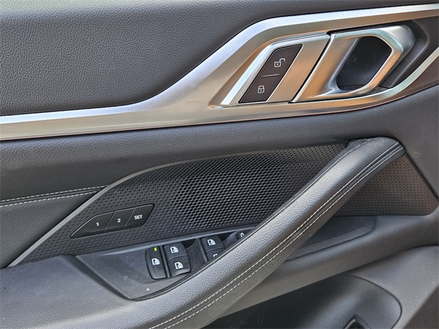 Vehicle image 22 of 30