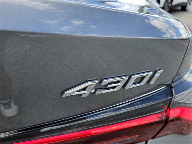 Vehicle image 28 of 30