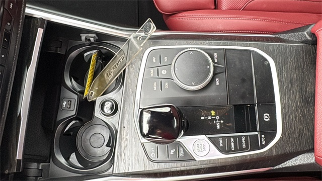 Vehicle image 14 of 28