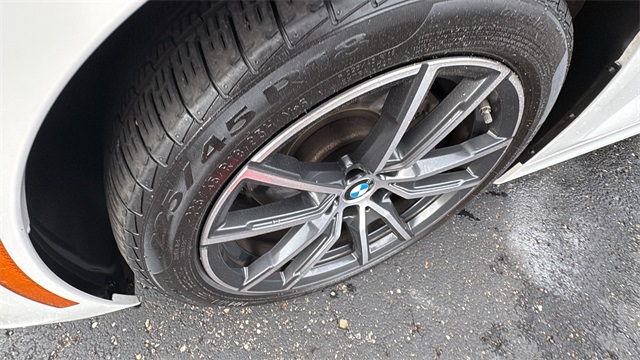 Vehicle image 8 of 28