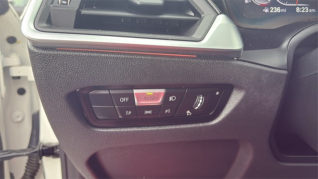 Vehicle image 17 of 28