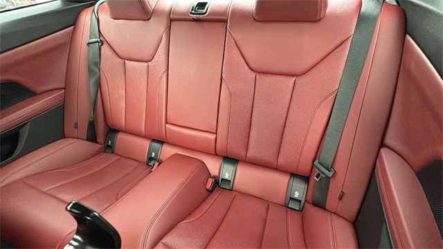 Vehicle image 22 of 28