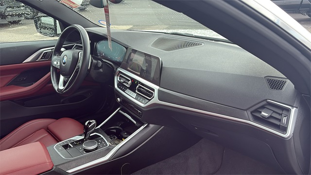 Vehicle image 23 of 28