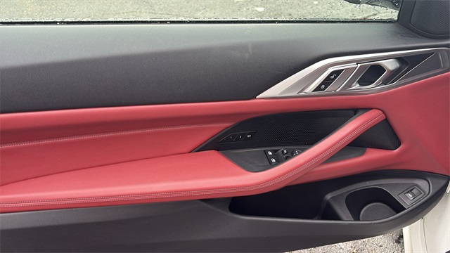Vehicle image 20 of 28