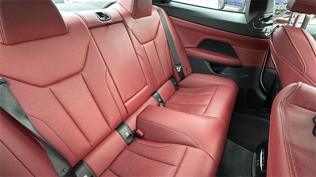 Vehicle image 26 of 28