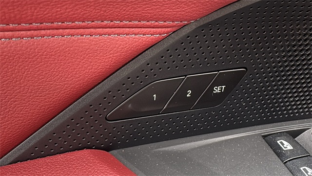 Vehicle image 21 of 28