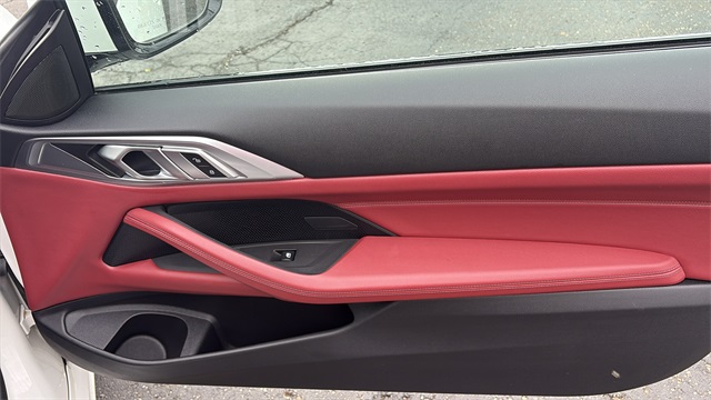 Vehicle image 27 of 28