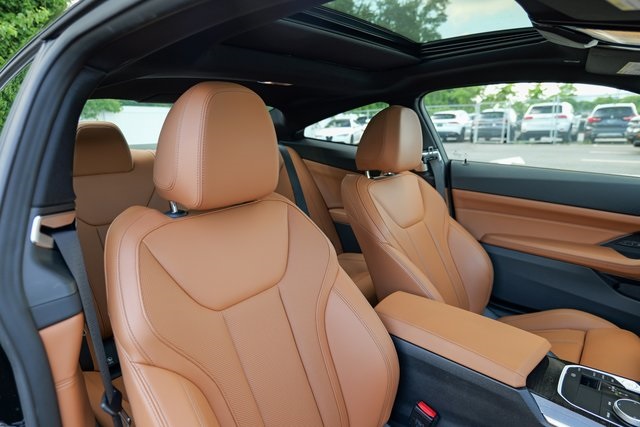 Vehicle image 21 of 49